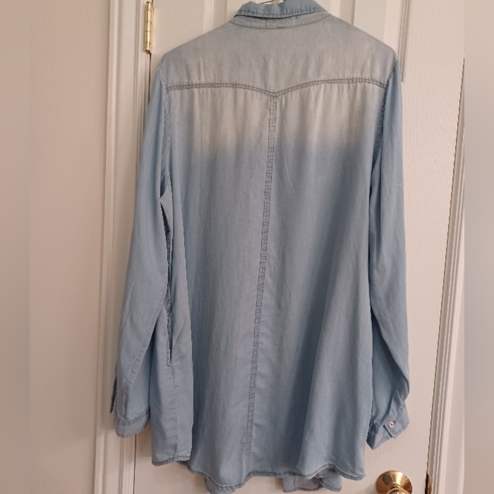 Button Up Top - Picture 8 of 10